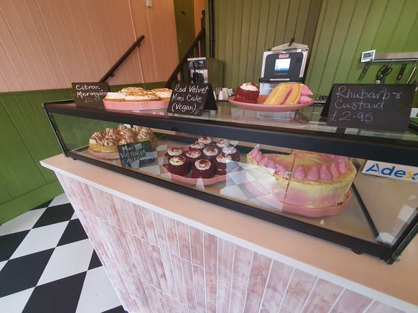 Cake counter